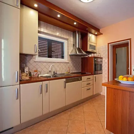 In 7300 Holiday home Podstrana